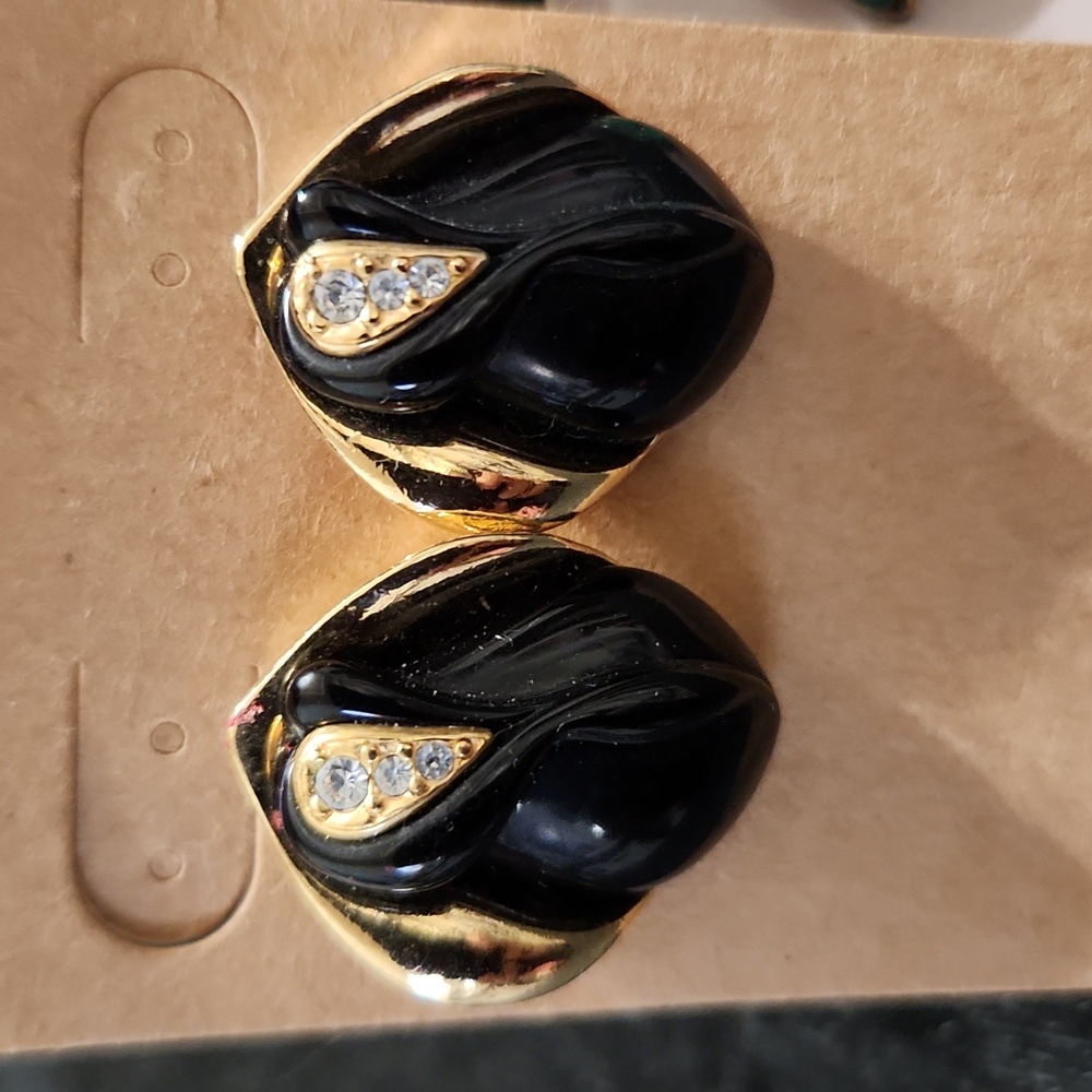 2 vintage earrings, 1 by KJL for Avon, 1 unknown - Picture 2 of 6